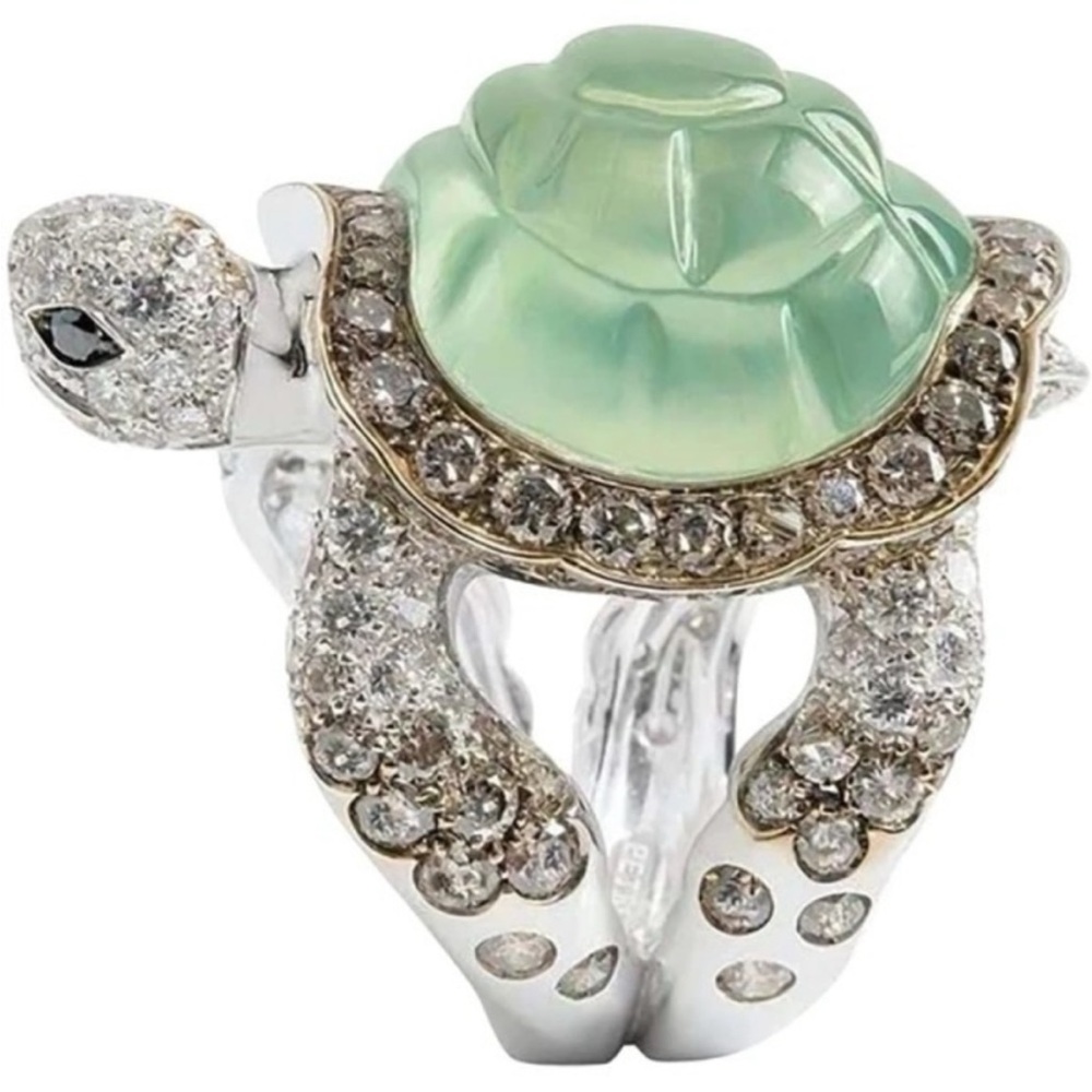 Elegant Silver and Green Turtle Ring